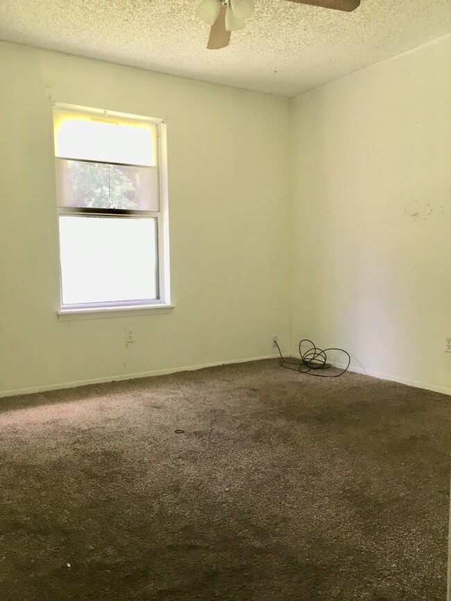 Photo - 110 Post Oak Ln