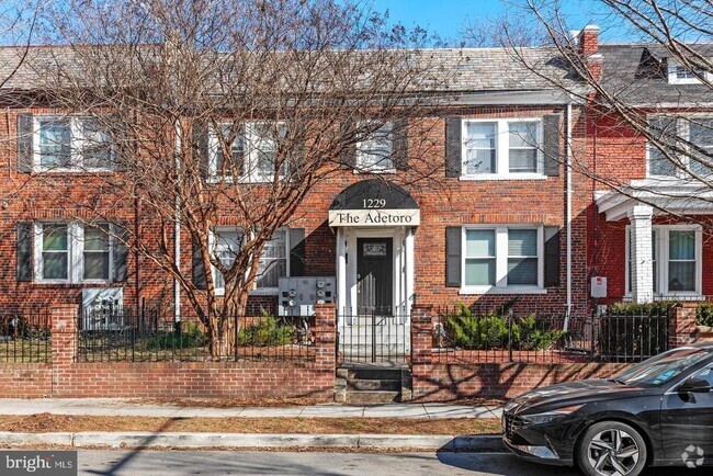 Building Photo - 1229 18th St NE Unit 201 Rental