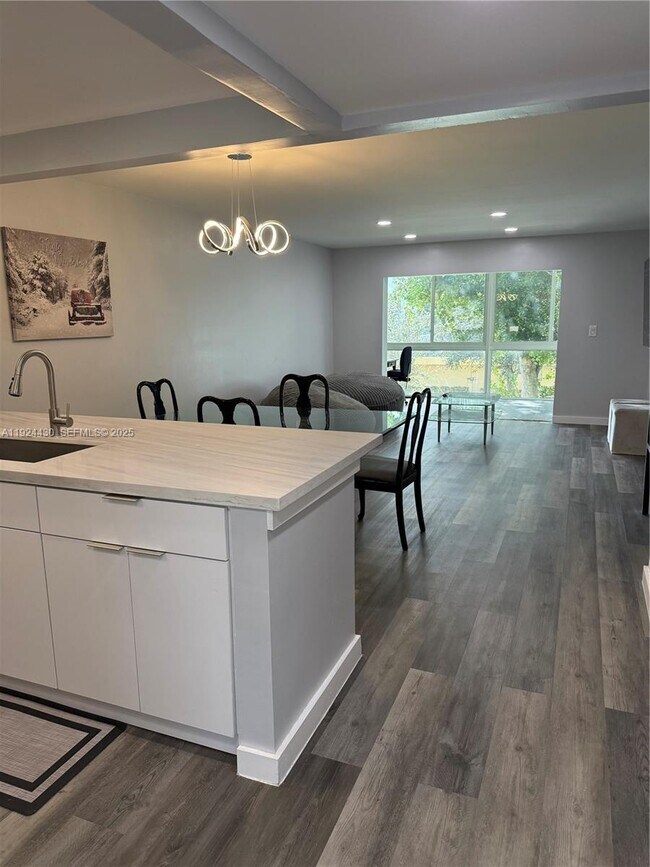 Photo - 1000 Country Club Dr Unit 309