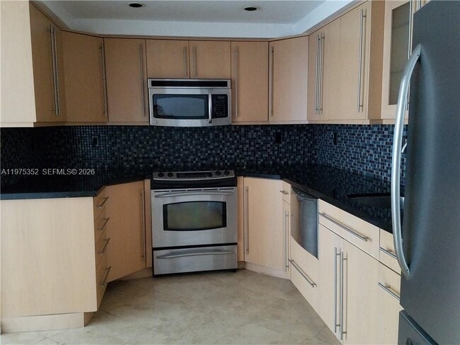 Photo - 2457 Collins Ave Unit 406