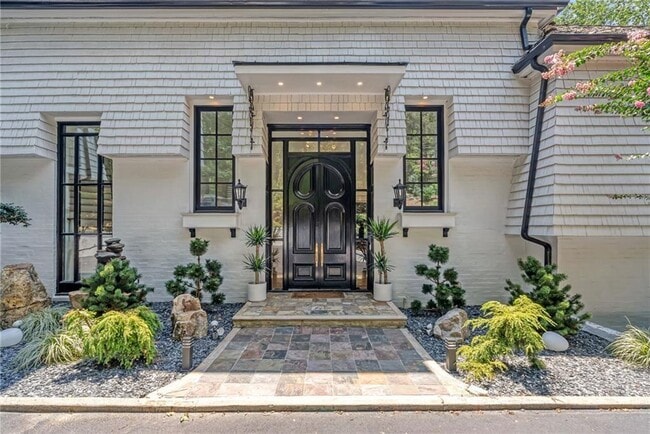 3946 Paces Ferry Rd NW