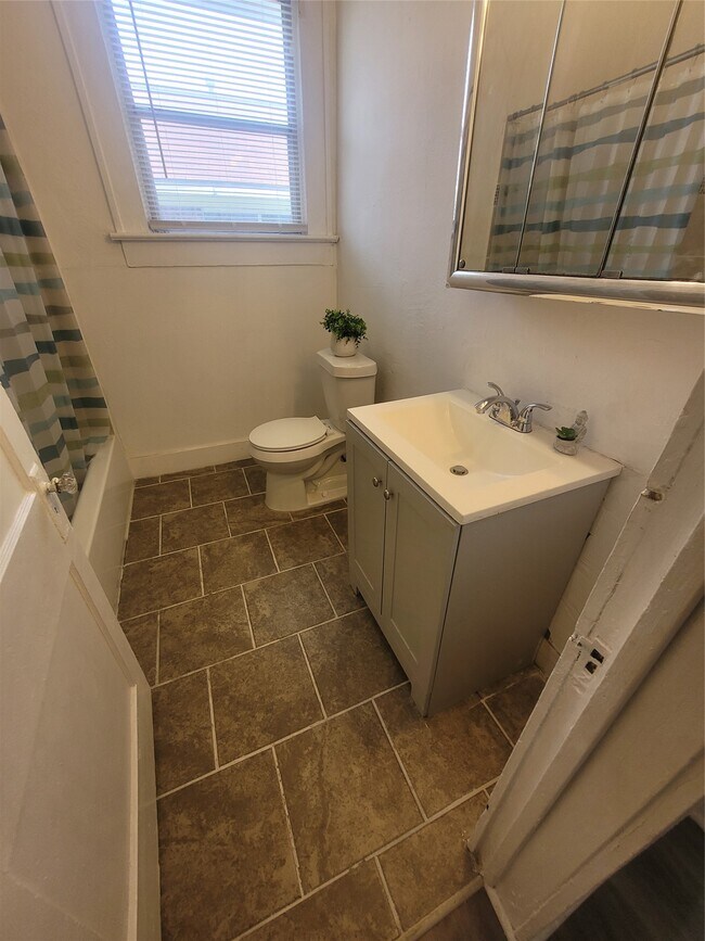 Photo - 1415 Lombardy St