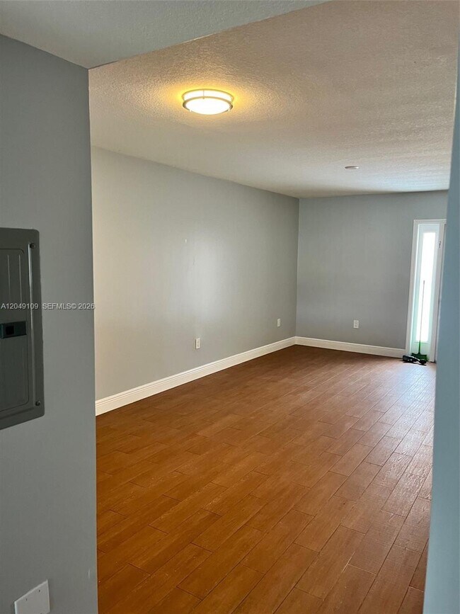 1261 SE 27th St Unit 104