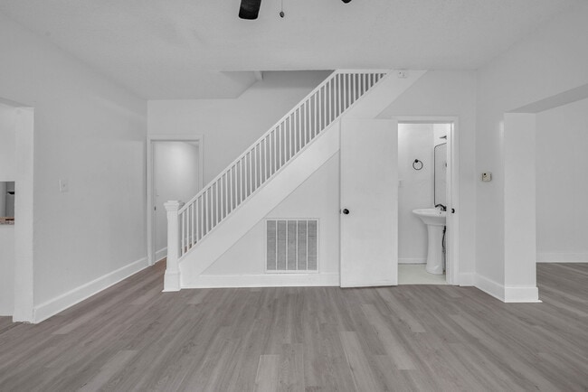 Photo - 1128 W Broadway St