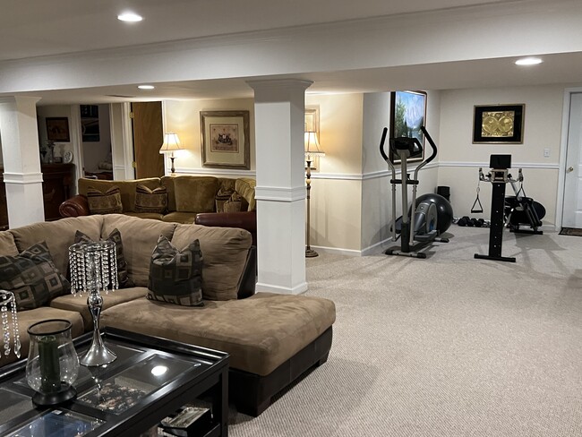 Photo - 241 W 31st St