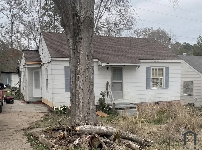 Building Photo - 844 Combs St