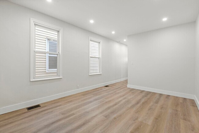 81 Humphrey Ave