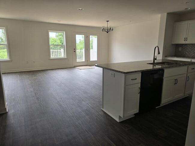 Photo - 7411 Red Oak Ct