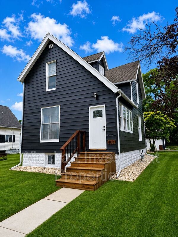 Photo - 403 S Main St