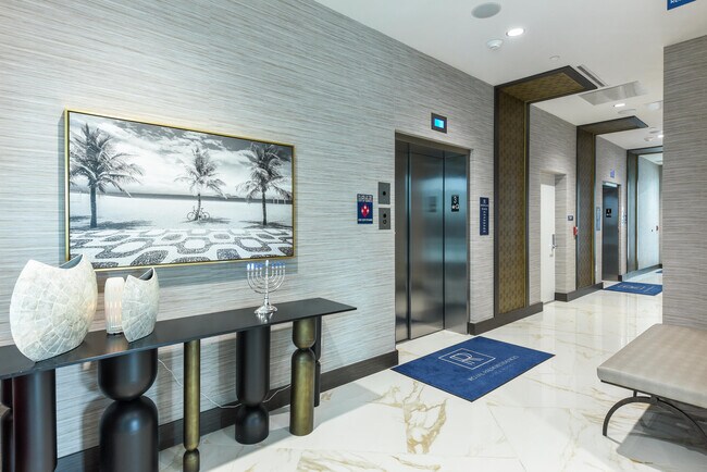 Photo - 485 E Royal Palm Rd Unidad 403