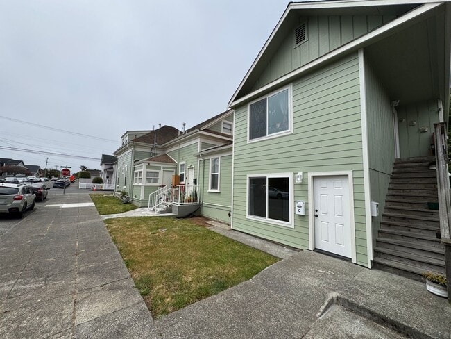 Building Photo - 204 W Del Norte St Unit C