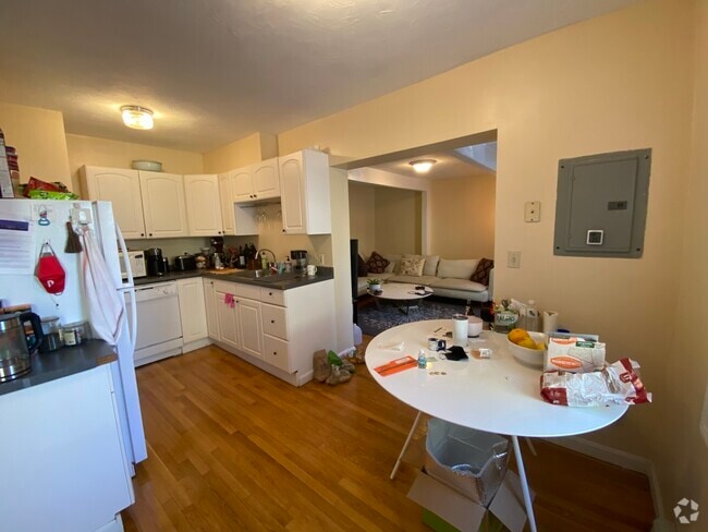 Building Photo - 259 Beacon St Rental