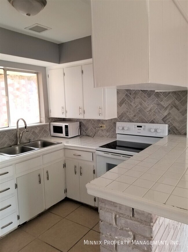 3000 W. Illinois Ave. Townhome Townhome Rental in Midland TX