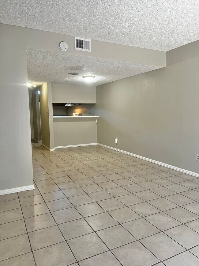 Photo - 861 Nutmeg Pl