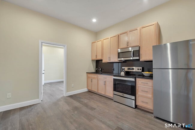 Photo - 120 E Main St Unidad 3