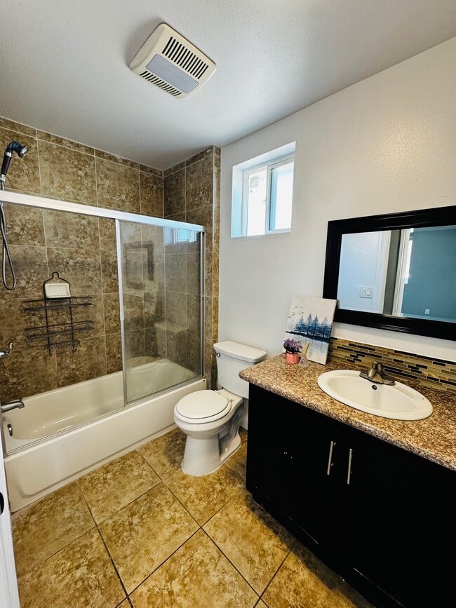 Photo - 238 W 46th St