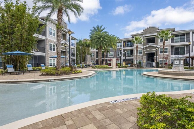 Regatta at Universal - Regatta at Universal Apartments