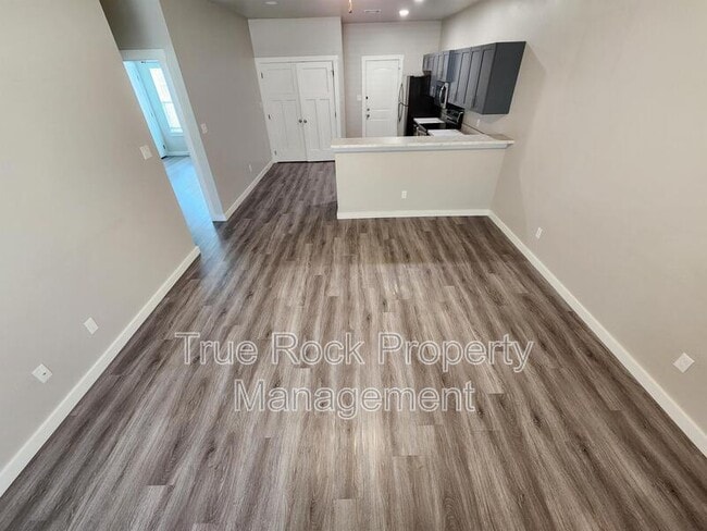 Photo - 418 E 13th St