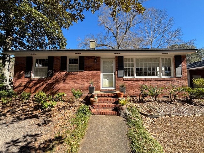 Building Photo - Available April 1st. Beautiful 2 BR/1 BA Home in the Heart of the Old Village!