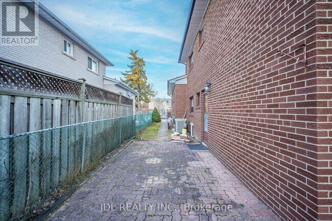 Photo - 4 Lowbank Ct