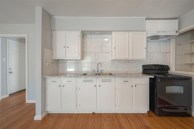 Photo - 5619 Willow Glen Dr