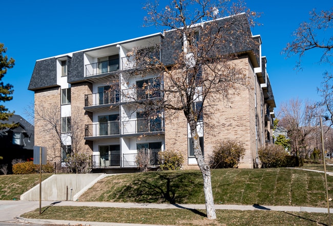 Building Photo - Avenue View Apartments