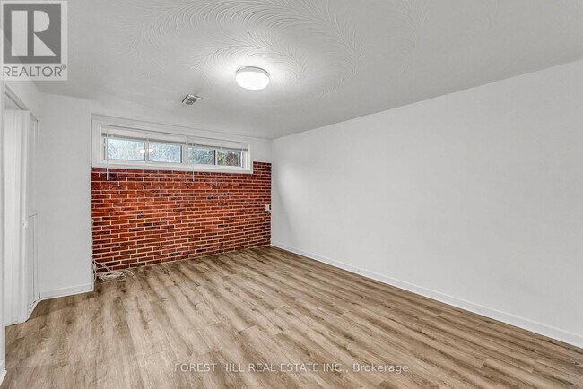 Photo - 5 Woodenhill Ct