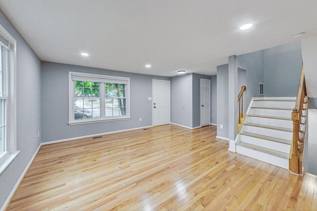 Photo - Beautifully maintained end unit Townhouse located in Stonebridge subdivision!