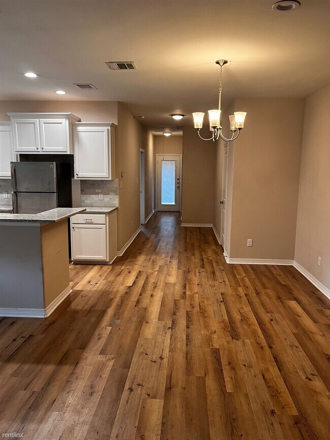 3 br, 3.5 bath Duplex 204 Luther St Apt Townhome Rental in College Station TX