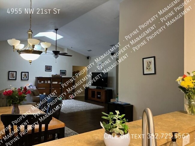 Photo - 4955 NW 21st St