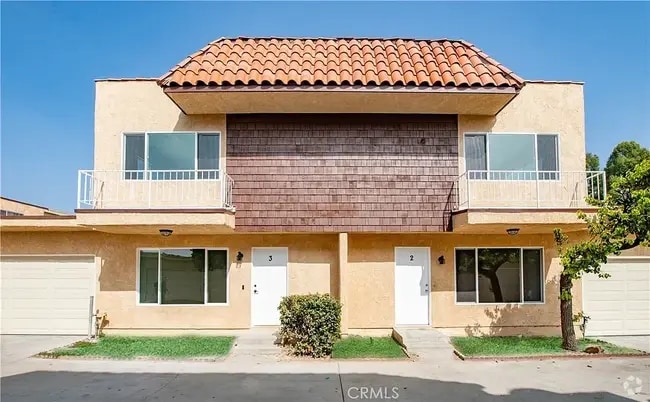 Building Photo - 8839 Cedros Ave Rental