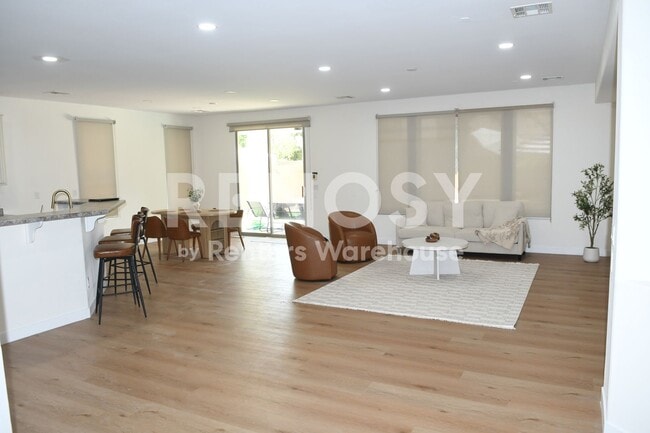 Photo - 10413 W Roanoke Ave
