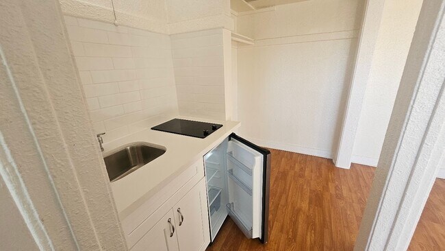 844 S Westlake Ave Unit 209