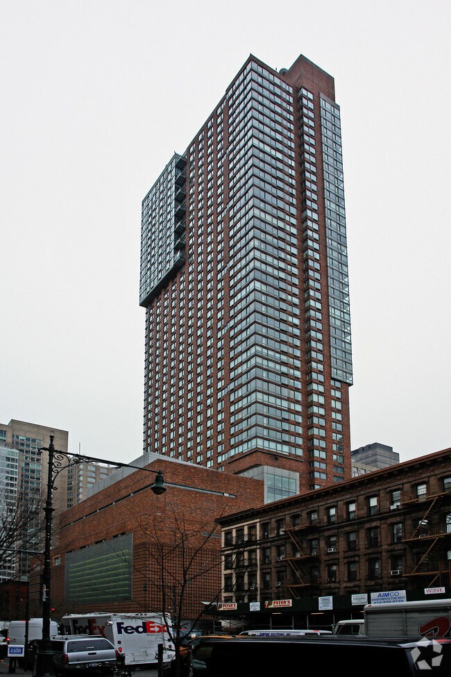 111 West 67th St - 111 West 67th St