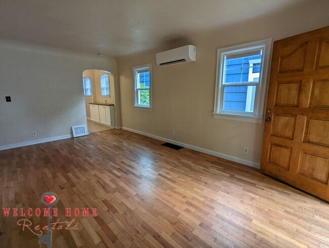 Photo - ADORABLE Olympia classic home with AIR CONDITIONING!!!