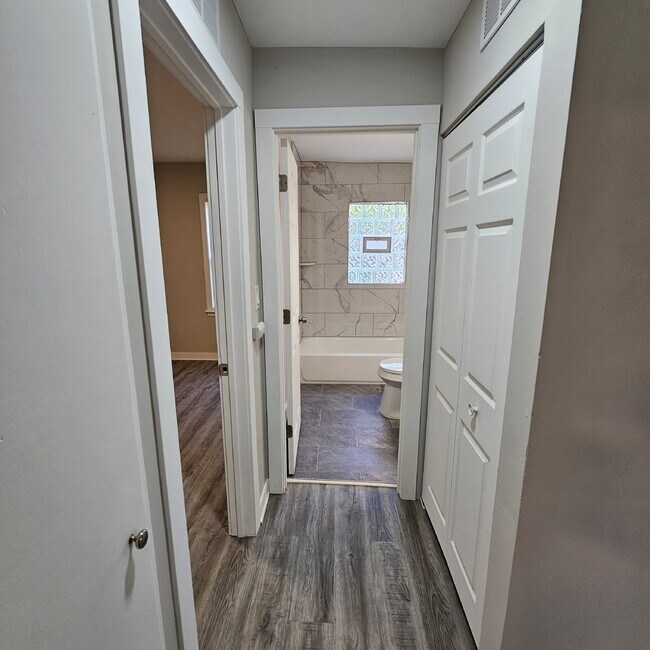 Photo - 2 bed, 1 bath renovated ranch. Kitchen has... Apartment