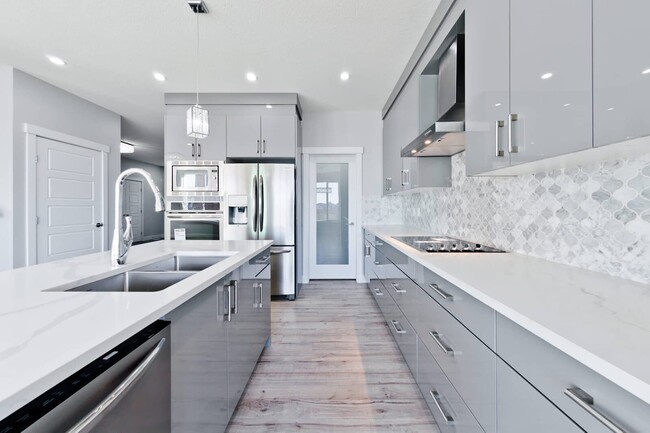 Building Photo - 613 Midtown Pl SW