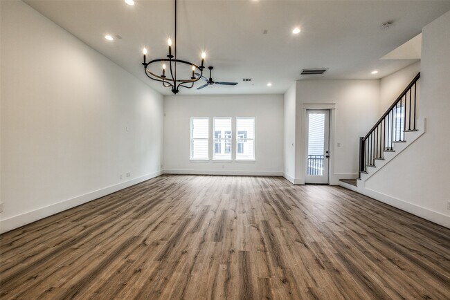 Photo - 948 Fisher St
