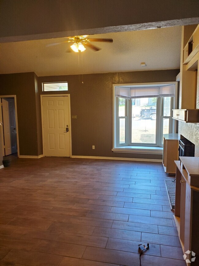 Building Photo - 3 Bedroom 2.5 Bath Rental