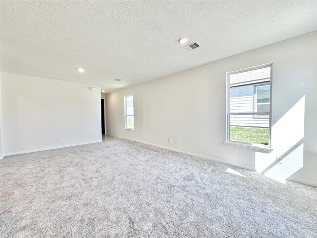 Photo - 562 Broken Boulder St