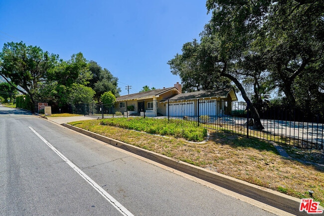 Photo - 140 Mt Olive Dr