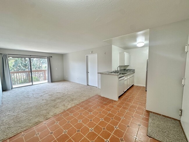 Building Photo - 2 Bedroom Condo in Mission Valley! Unit 209