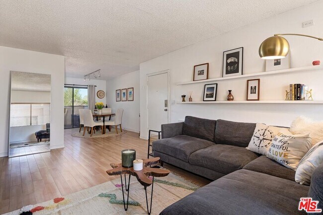 Photo - 5805 Whitsett Ave Unidad 206