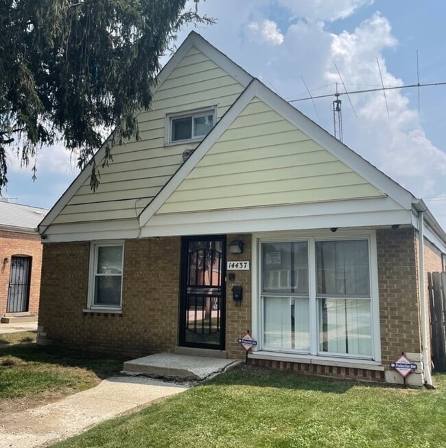 Building Photo - 14437 S Hoxie Ave Rental