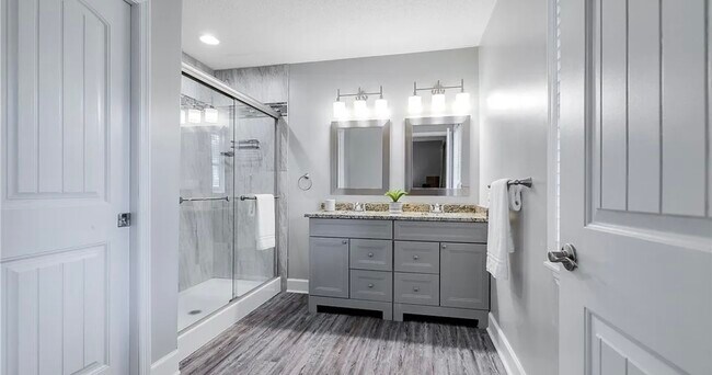 Photo - 503 Symons St