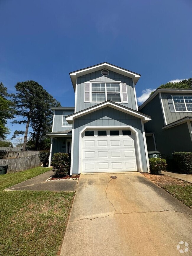 Building Photo - Foxhill Commons Subdivision!  Fully Furnis... Rental
