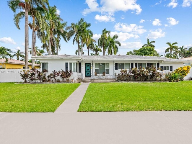 Building Photo - 926 Hollywood Blvd Unit 1