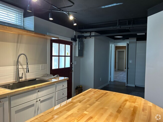 Building Photo - Wildwood Apartments