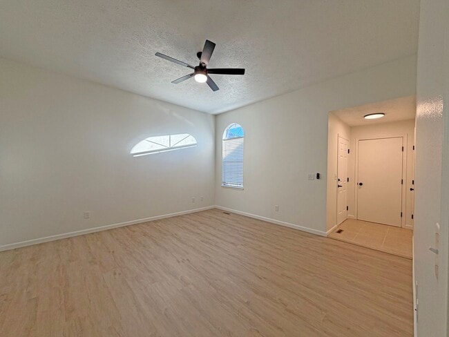 Photo - 4835/4837 S Glenn Duplex Unidad 4837