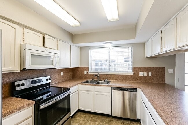 Photo - 2703 Wood River Rd